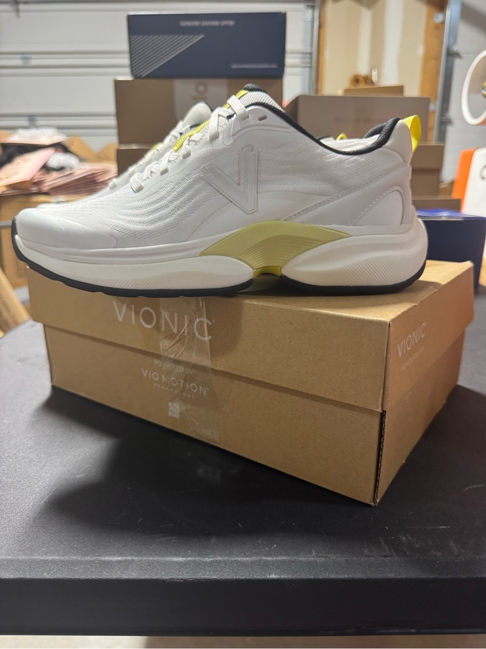 Vionic Womens Walk Quest Sneakers White/Black Leather and Knit Size 8.5 New - Picture 3 of 6